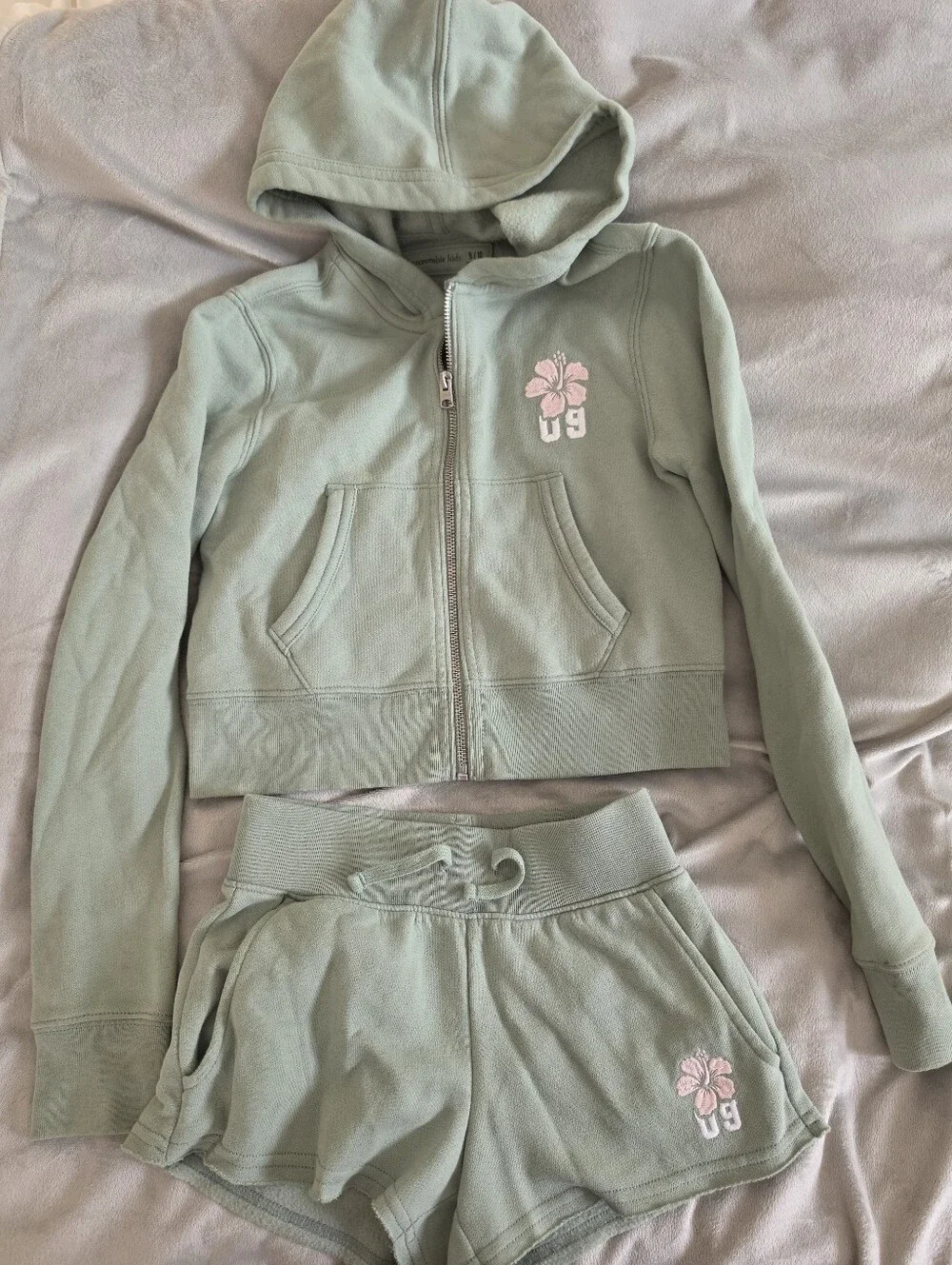 ABERCROMBIE KIDS SET OF 2: Girls Full-zip hoodie + Shorts